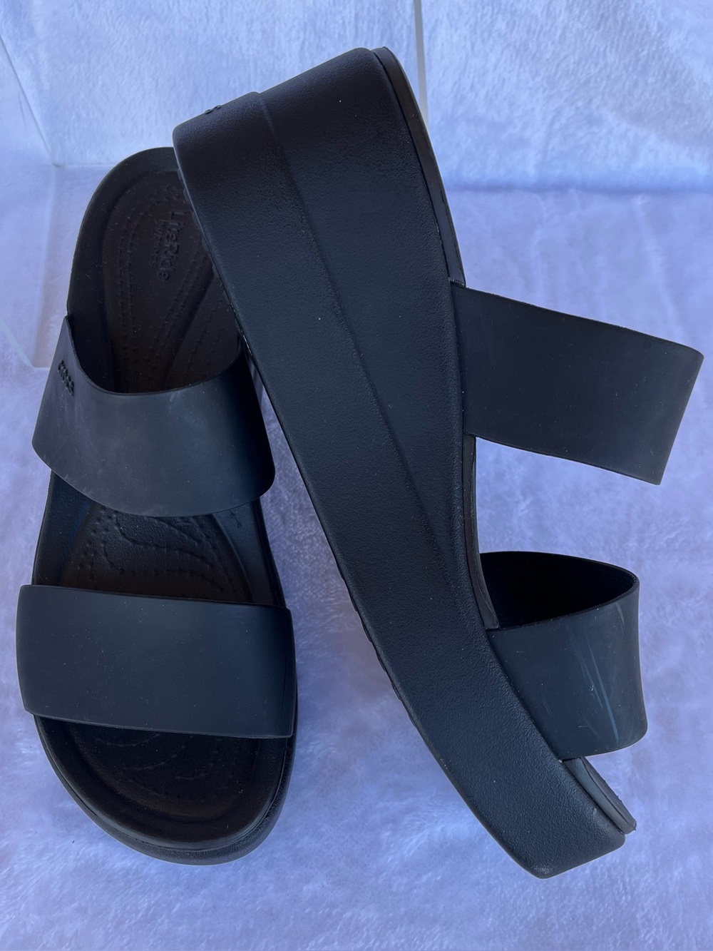 Crocs Brooklyn Mid Wedge Sandals 2-Band Slip On Comfort Sz 7 Black 2.5" Heel